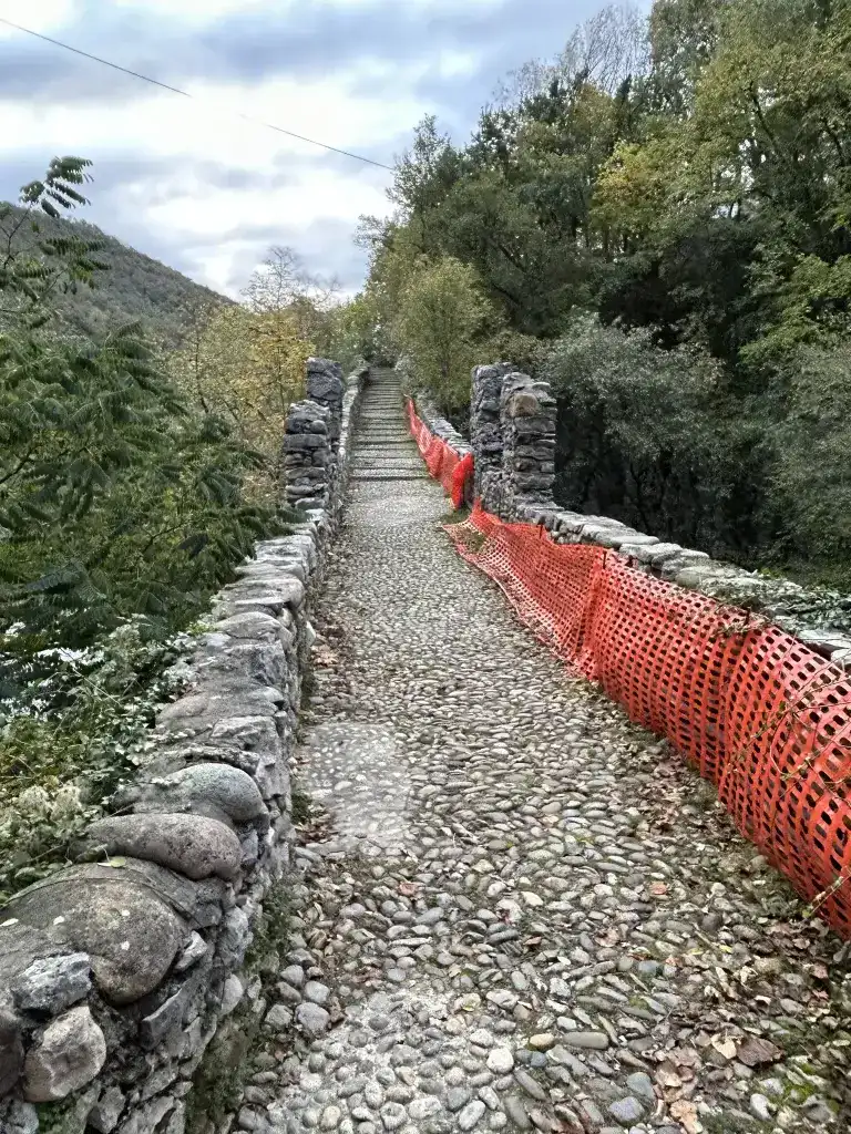 Ponte di Attone verso Clanezzo