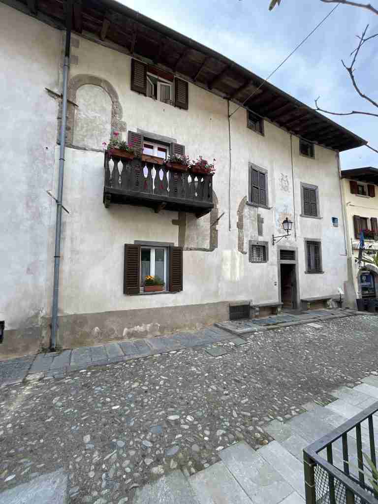 Cornello 2° livello nobiliare- ex palazzo Bordogna con stemmi