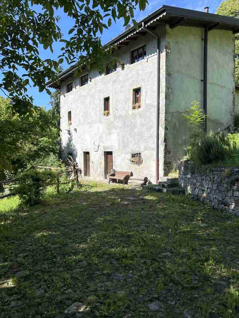 Casale ristrutturato a Bretto Basso - Corte
