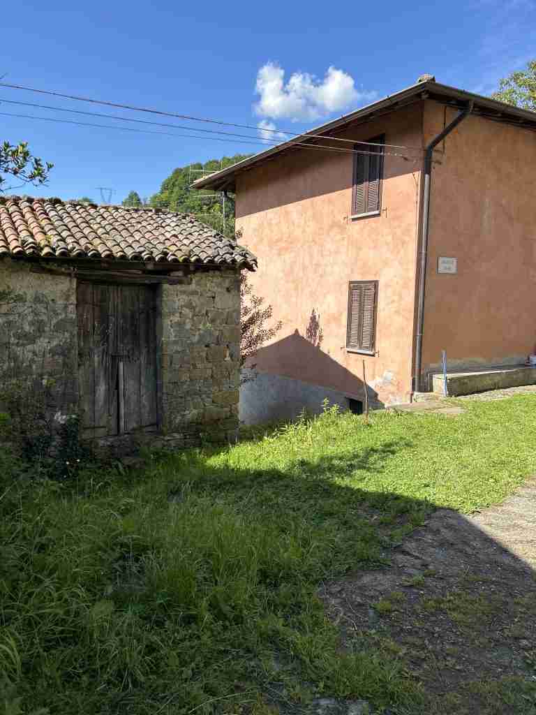 Località Tassi al centro a SX deviazione per Cornello