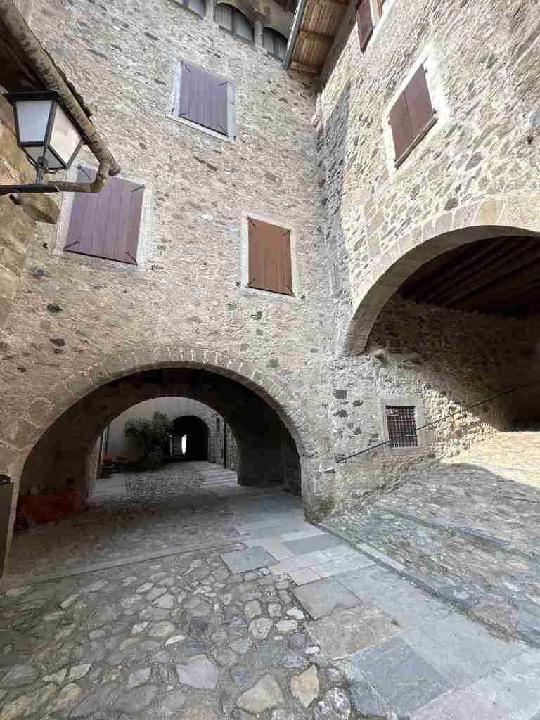 Cornello 1° livello Commerciale - incrocio via Porticata