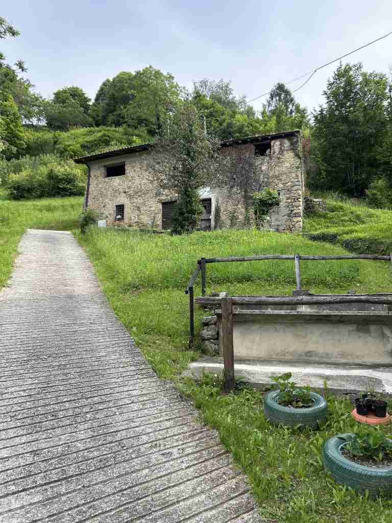 Stalla rustico sul retro a Bretto Alto