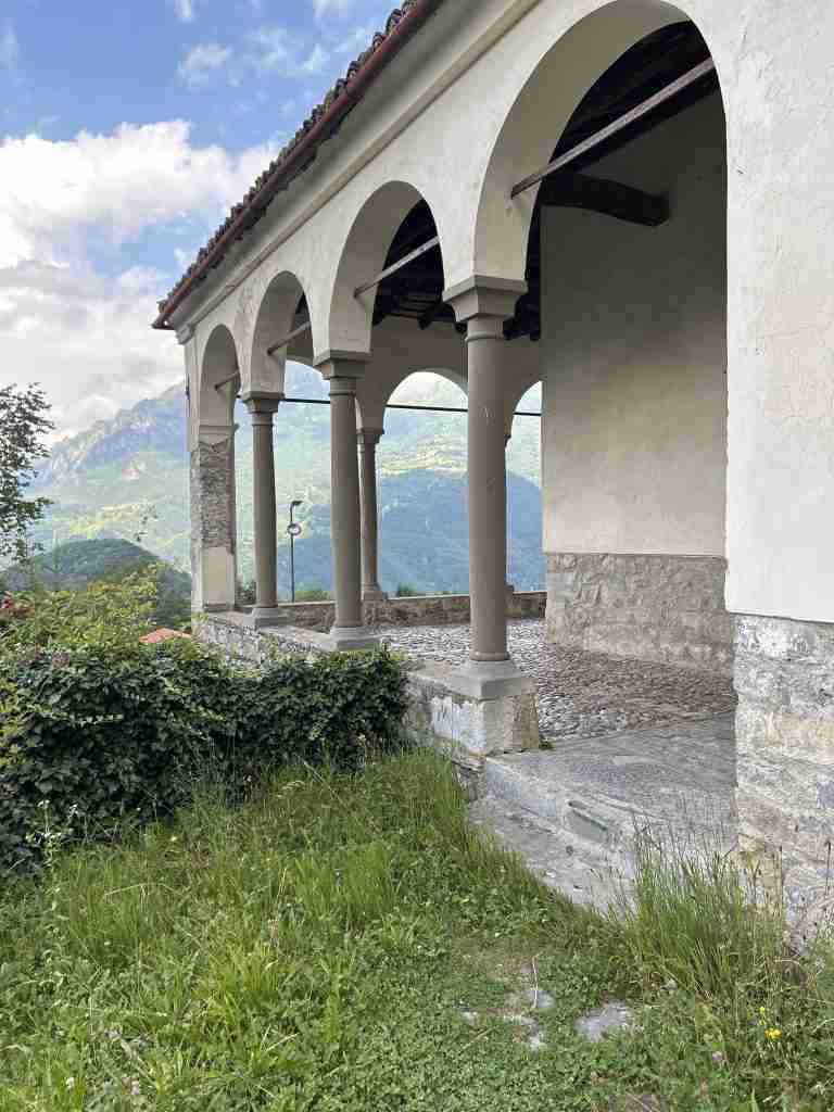 Portico laterale della Chiesa di San Rocco
