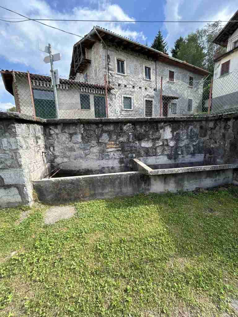 Anche a Bosco Fuori il fontanile con lavatoio
