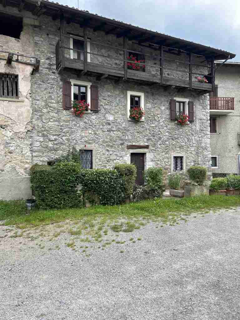 Grumo parte di antico edificio ristrutturata