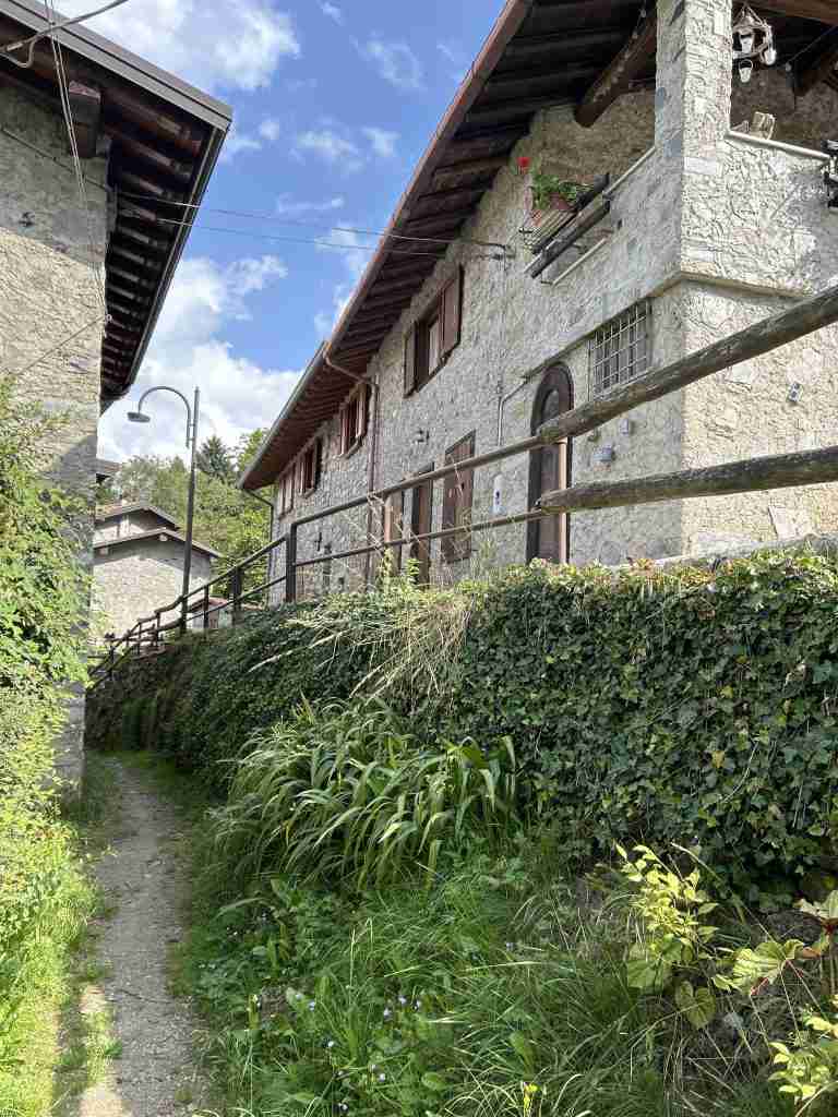 Caseggiato ristrutturato recentemente ad uso villeggiatura.