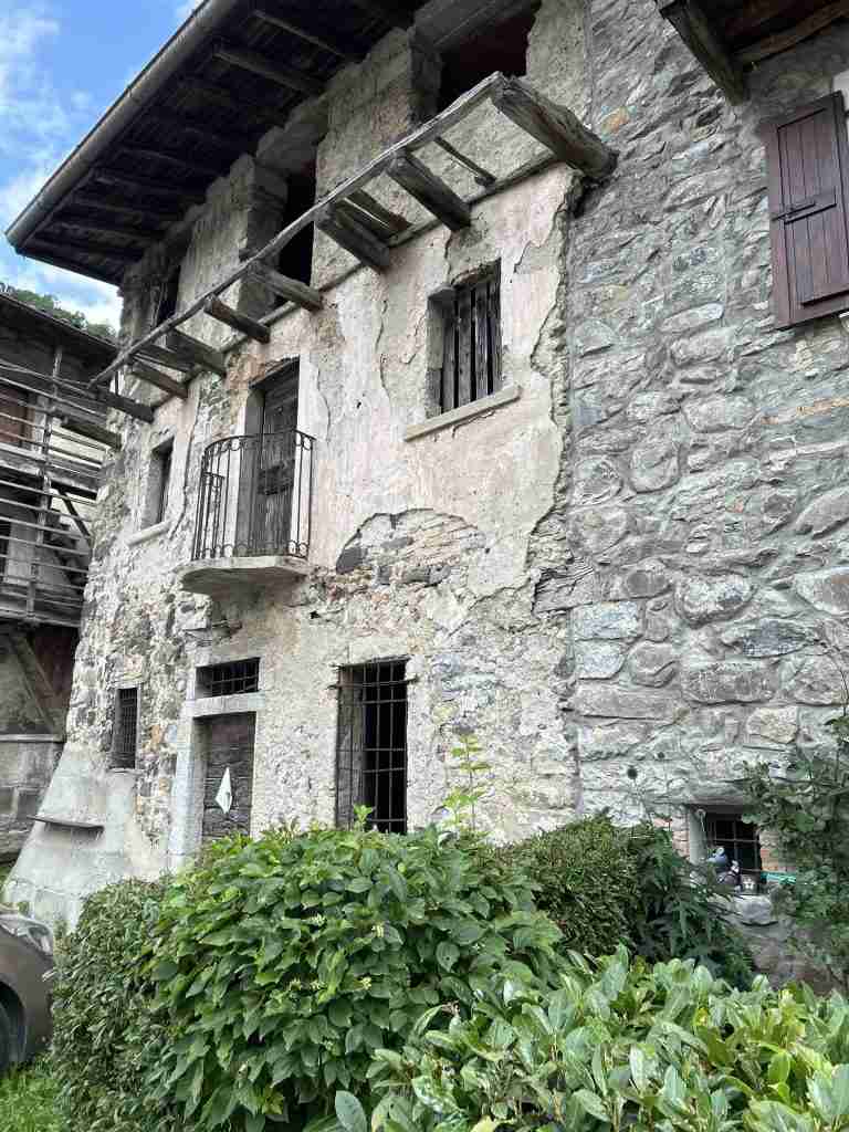 Grumo edificio inabitato