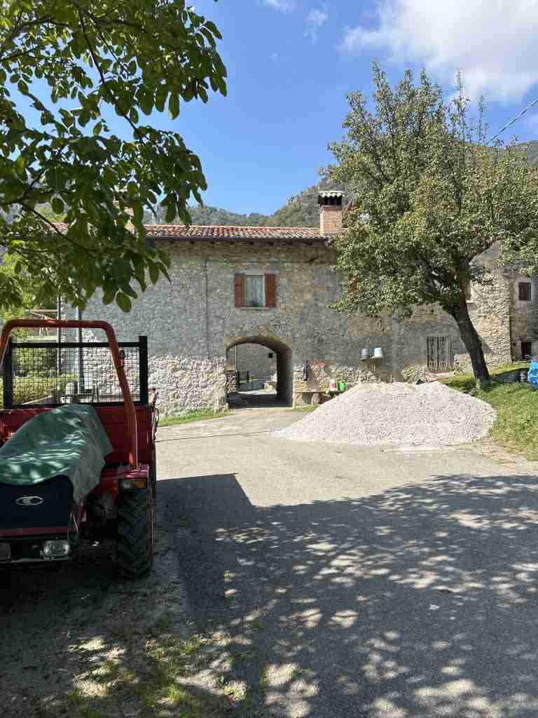 Vista appena usciti da Vettarola (979 m s.l.m.)