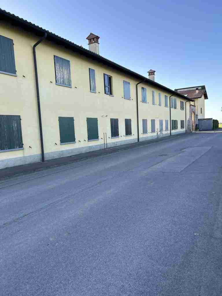 Cascina Trinità ristrutturata anni 2000 in singole unità