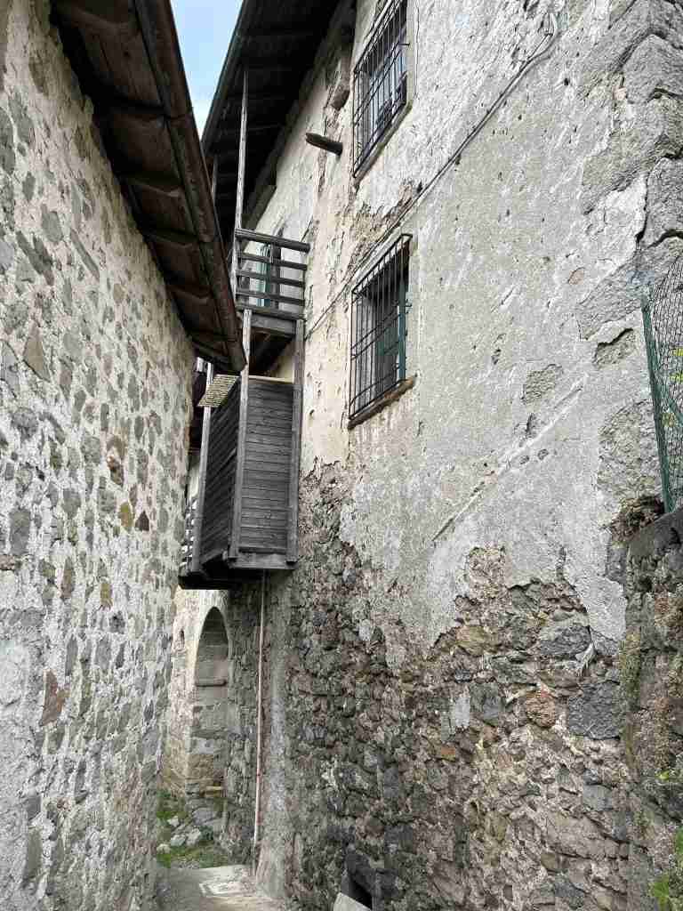 Accesso alla Contrada Grabbia