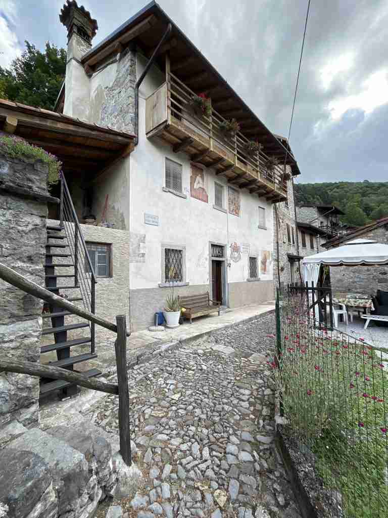 Dettaglio entrata a Bosco Entro