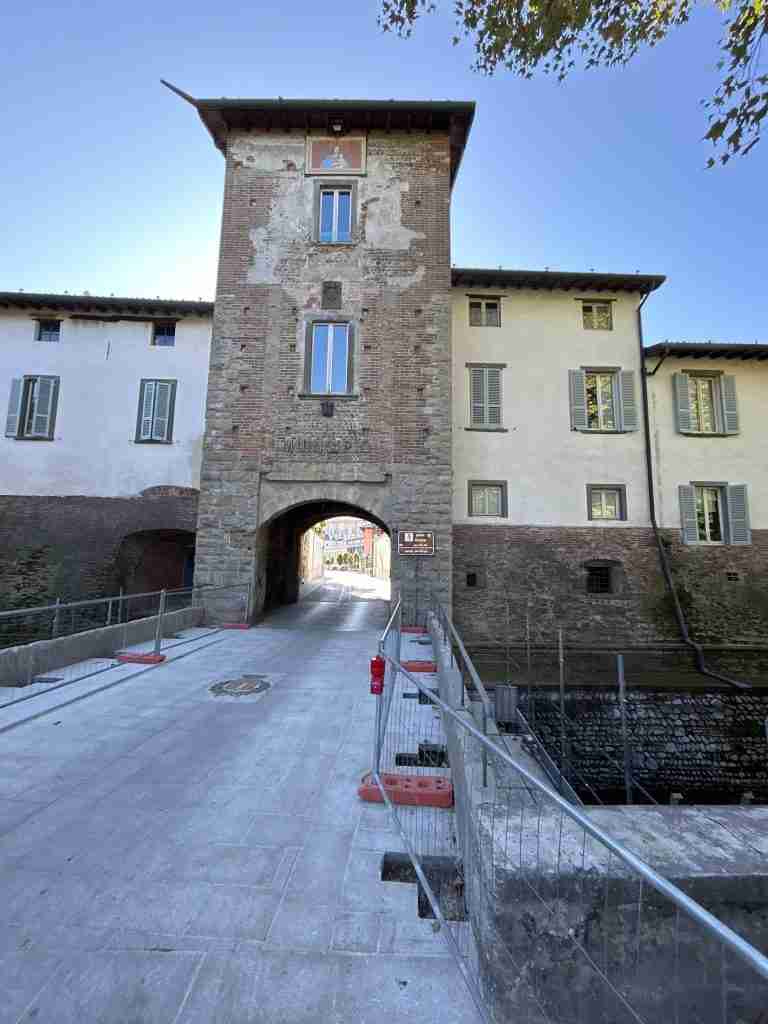 Esterno Porta Rocca XIII-XV secolo Cologno al Serio
