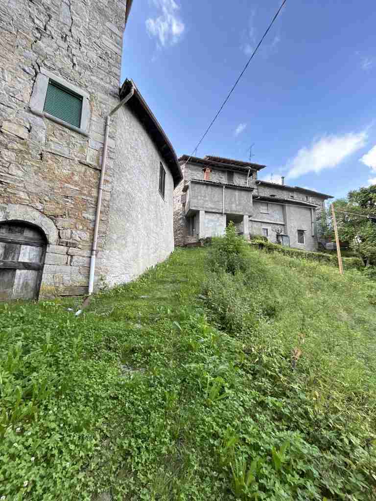 Esterno di Bosco Fuori con stili contrastanti