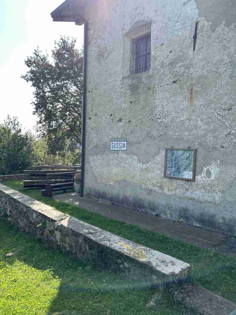 Vista laterale della Chiesa di San Michele a Sussia