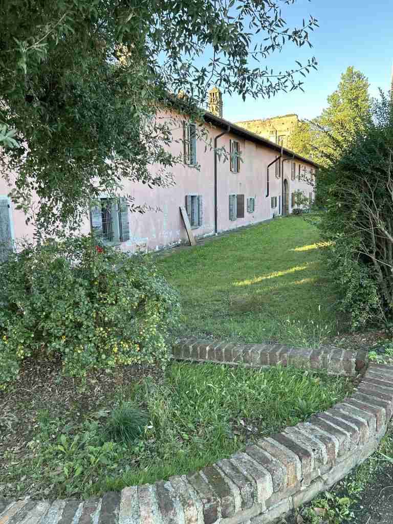 Cascinale ex pertinenza Castello riconvertita B&B