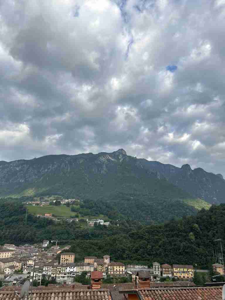 Montagne e nubi di sfondo il Pizzo Grande