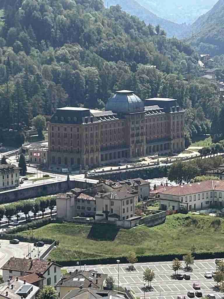 La bellezza Classica del Grand Hotel a destra