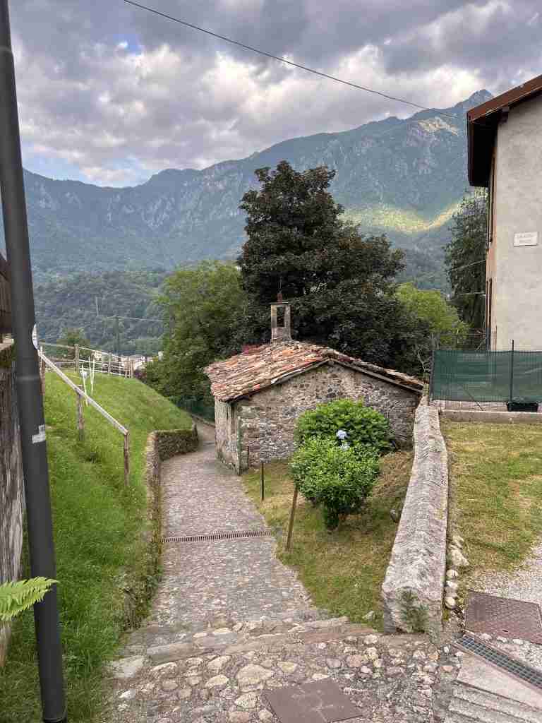 Vista dall'alto Oratorio abbandonato località Piazzo