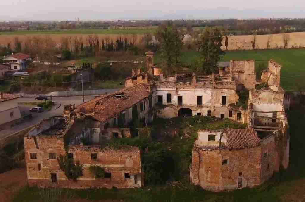 Castel Liteggio foto aerea dal retro verso il parco - Anno 2017