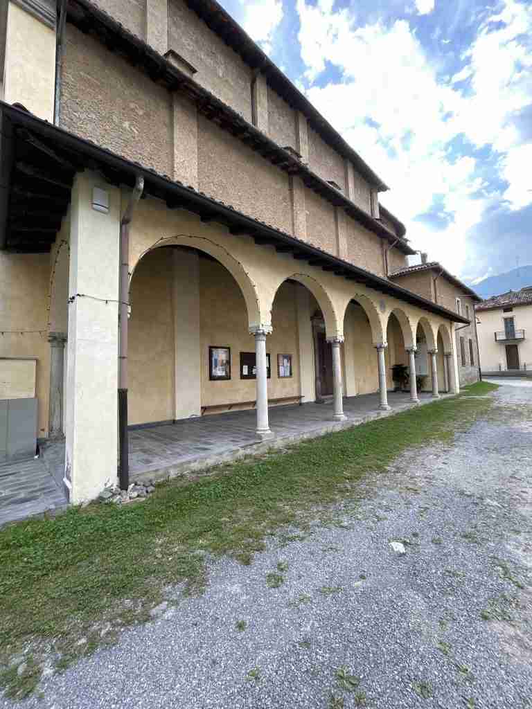 Portico laterale destro