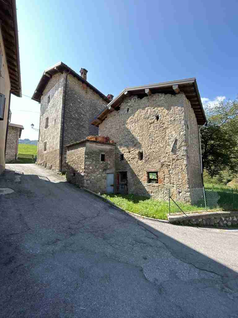 Uscita dal Borgo di Alino