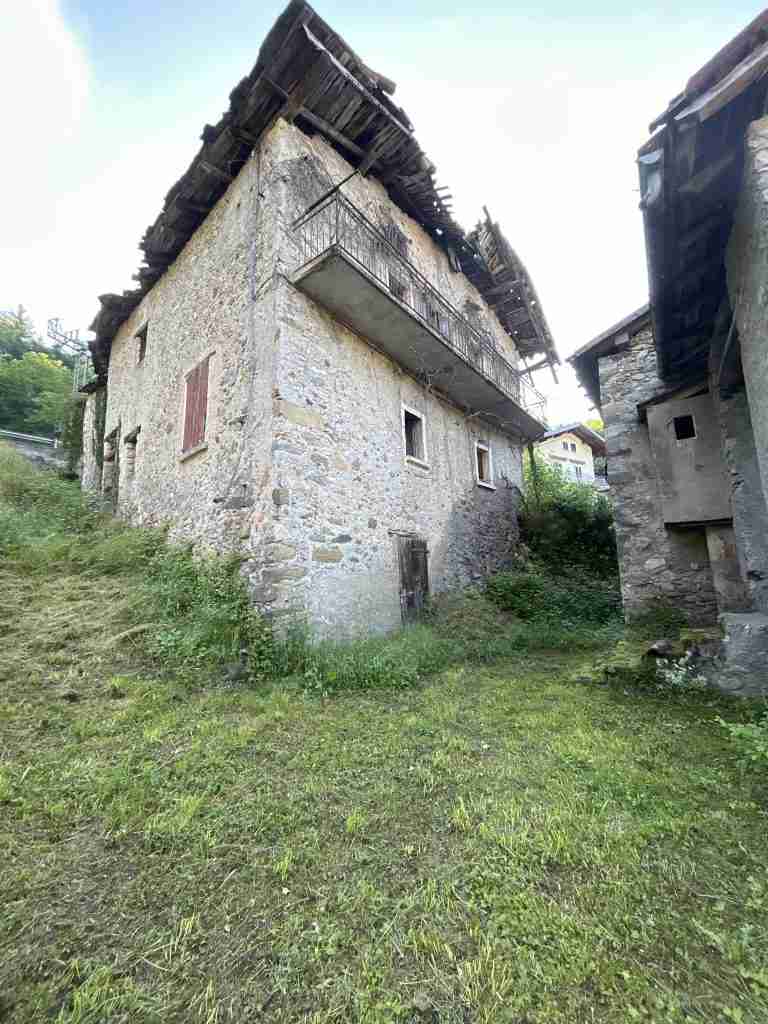 Gruppo di case rurali abbandonate