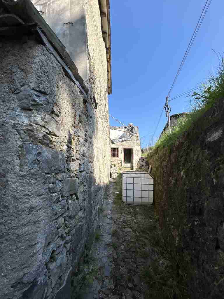 Resti diroccati sul retro