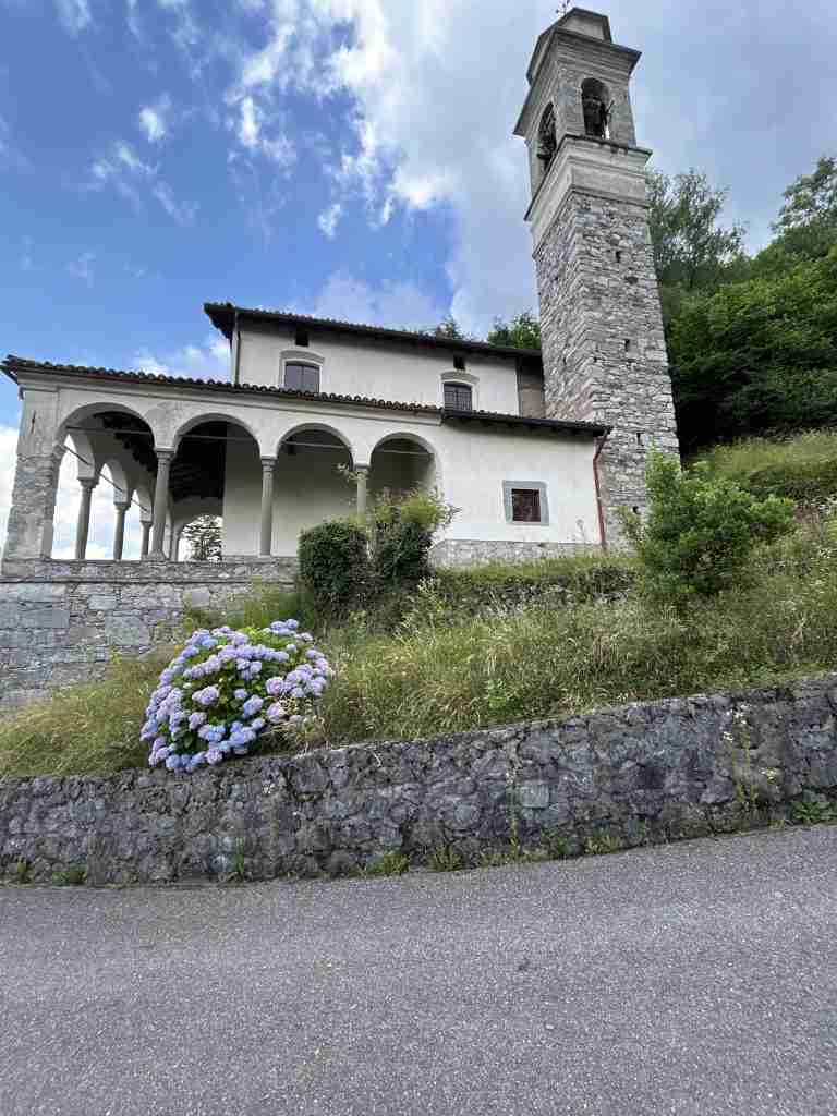 Vista laterale della Chiesa di San Rocco