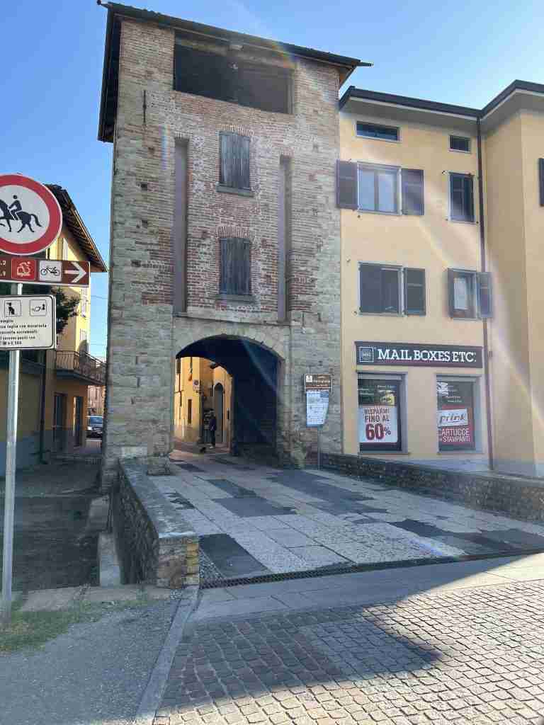 Porta Moringhello XIII-XV secolo Cologno al Serio