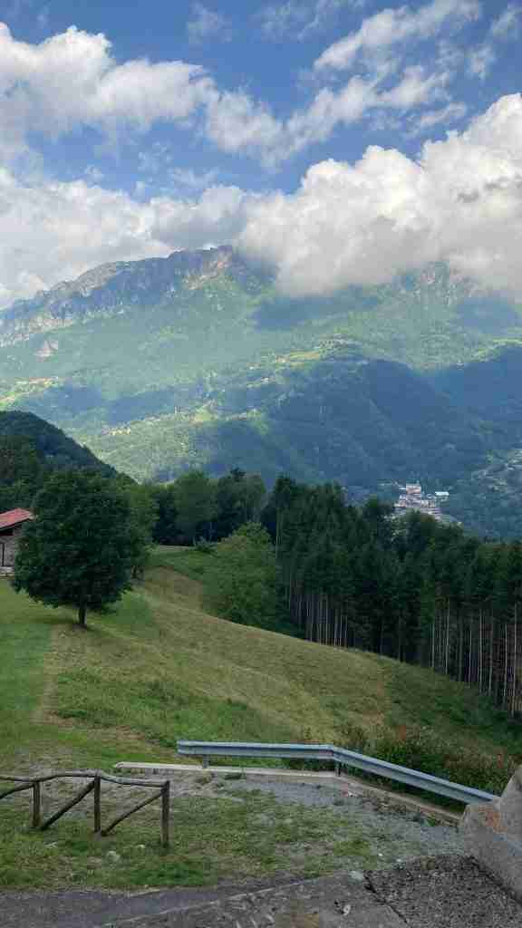 Il passaggio delle nuvole muta il paesaggio