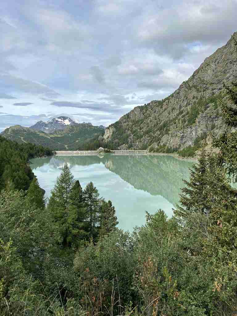Vista Lago Campo Moro da posizione sopraelevata