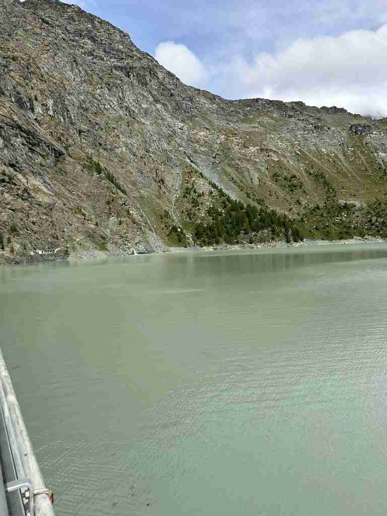 Il lago formato dalle acque del ghiacciaio Fellaria