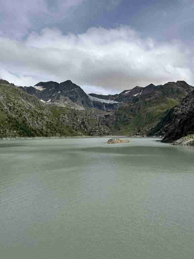 Il ghiacciaio Fellaria sullo sfondo