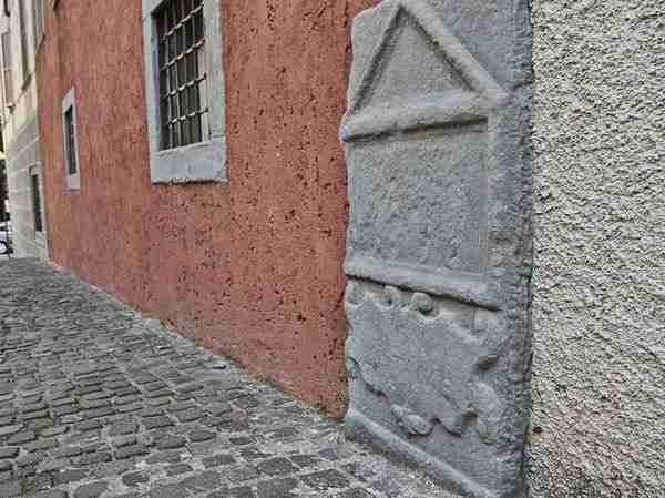 Non Latius la lapide di via della Noca (BG)