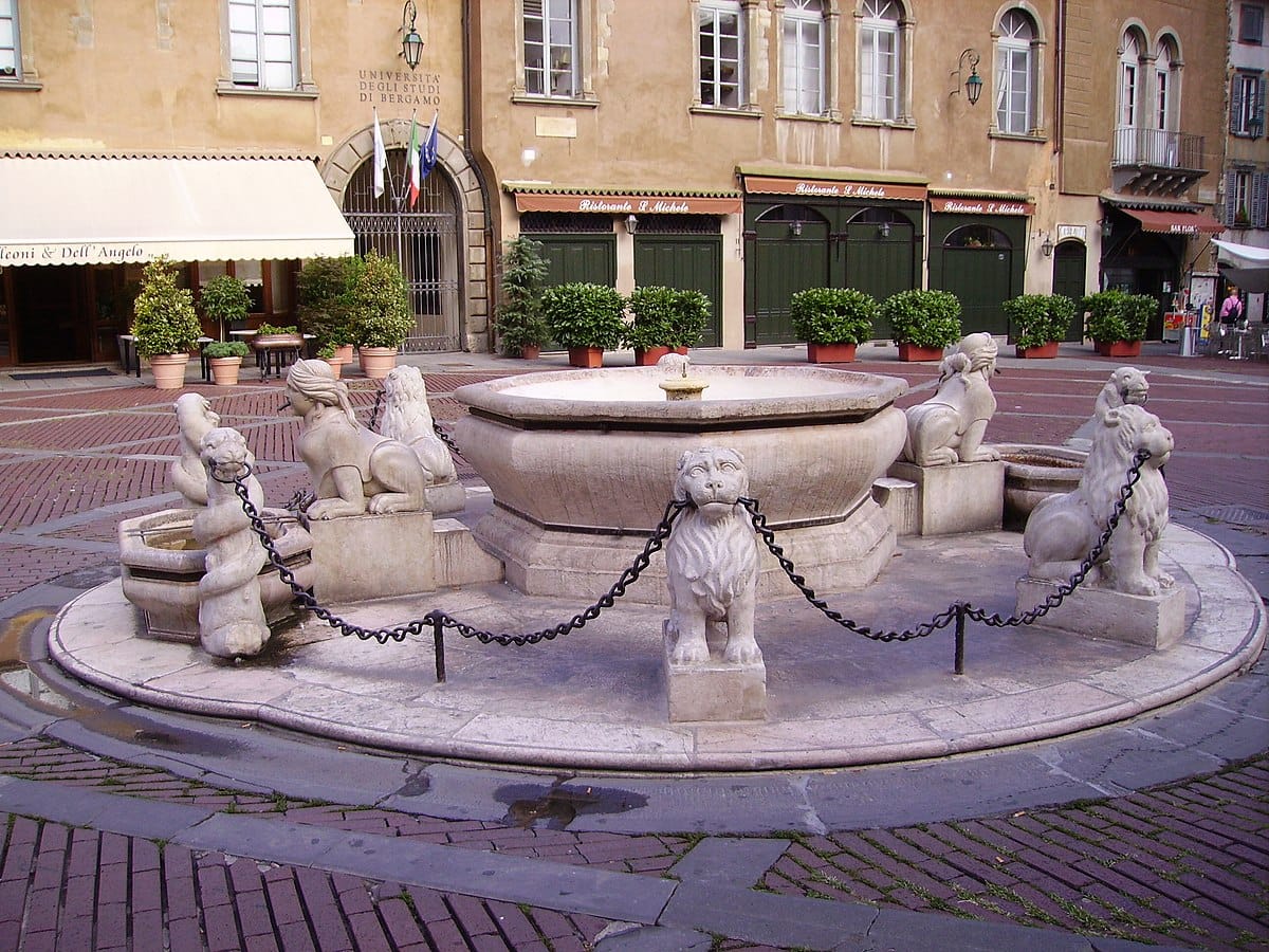 Fontana Contarini - Piazza Vecchia (BG)