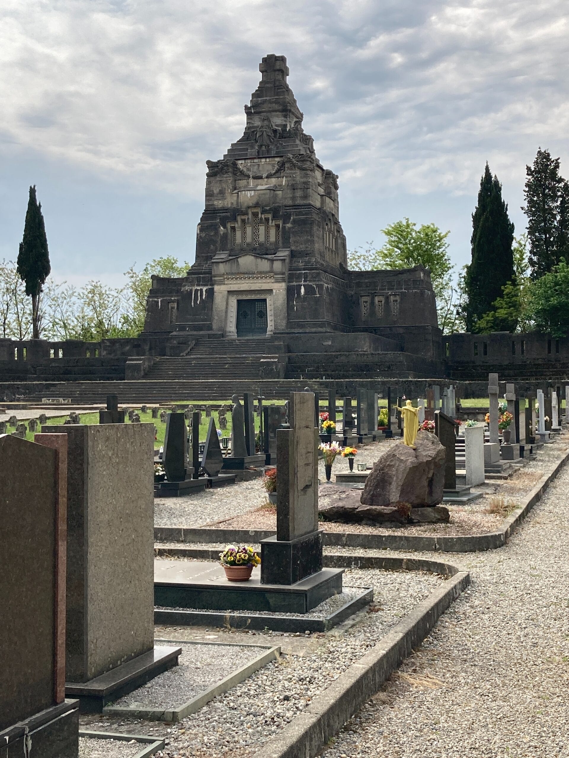 Cimitero e Famedio Crespi d'Adda (BG)
