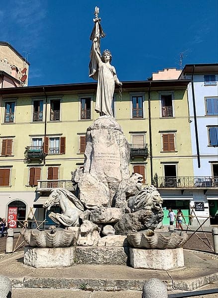 Piazza XIII Martiri - Lovere (BG)